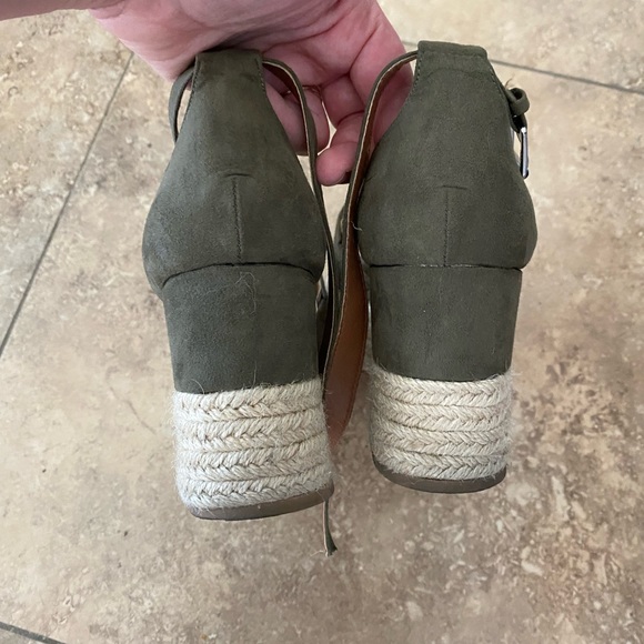 Steve Madden Olive Suede Espadrille. Size 10 - Picture 4 of 5